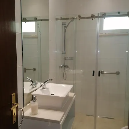 Villa 2, Cozy On Oura Beach,