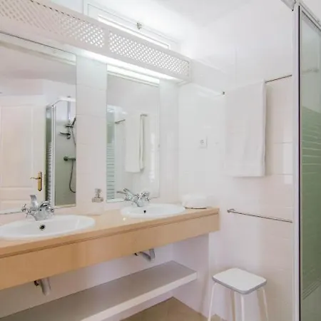 فيلة 2, Great Spot Oura Beach, *