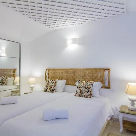 فيلة 2, Great Spot Oura Beach,