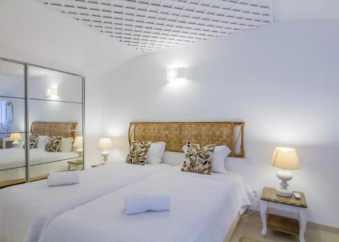 Villa 2, Great Spot Oura Beach,