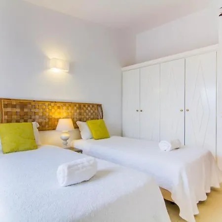 Villa 2, Great Spot Oura Beach, Albufeira